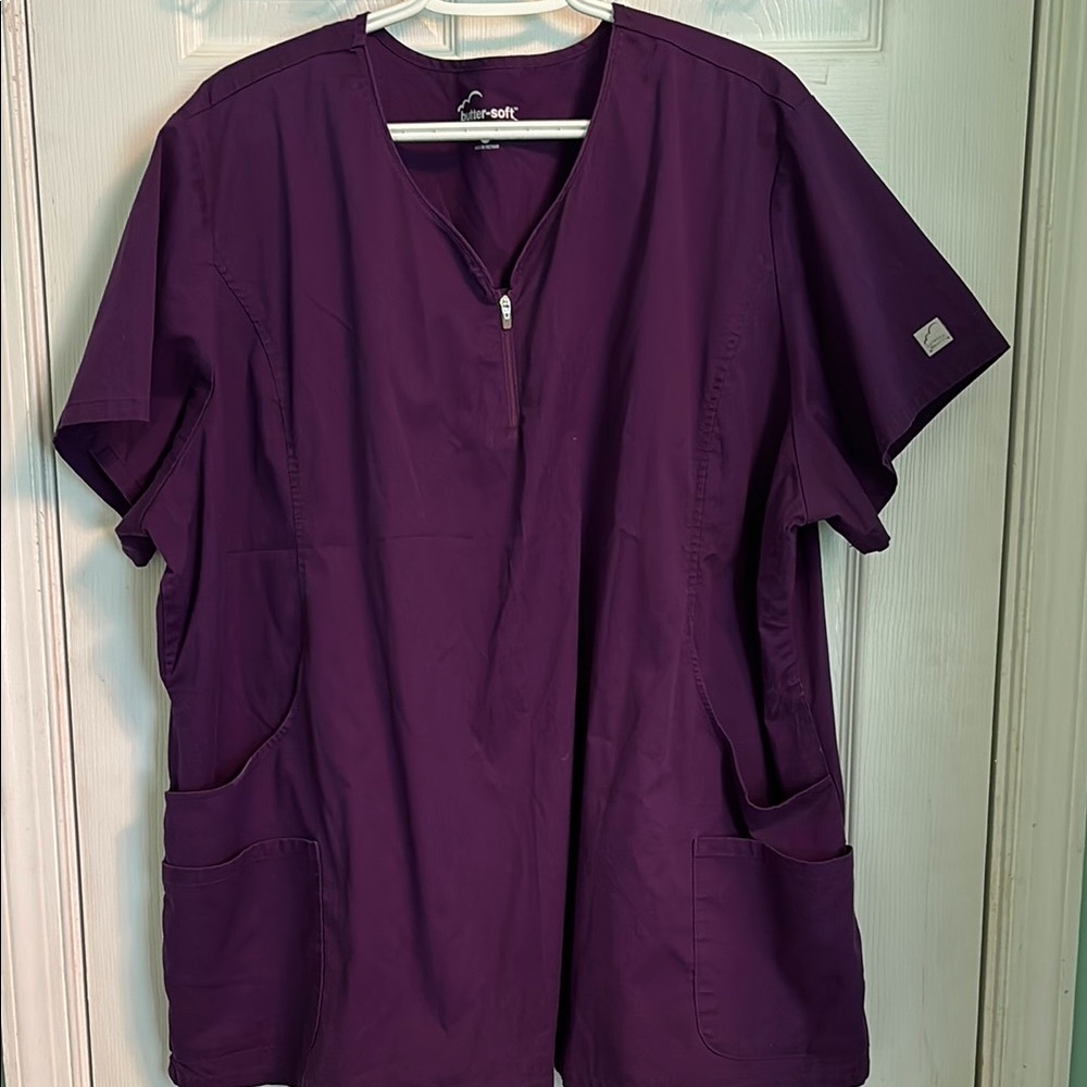 Butter Soft Stretch Plus Eggplant Scrub Top. Size 3X.